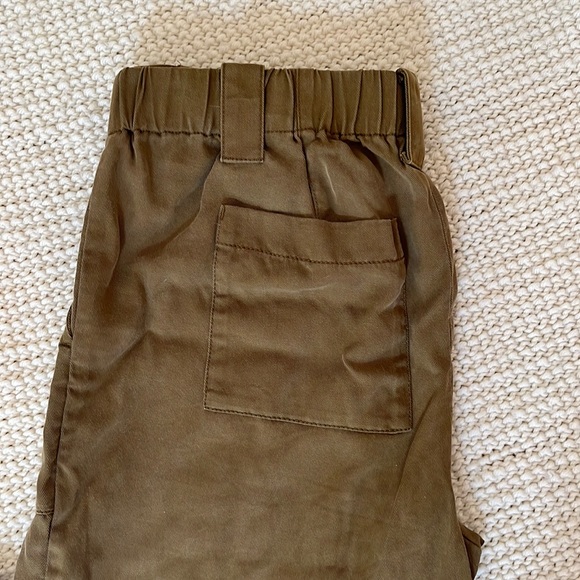 Banana Republic Olive Green Cropped Pants, Pull on, Size XS - Picture 5 of 6